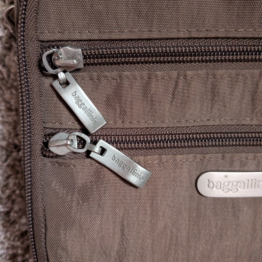 Baggallini Brown Crossbody Bag - Picture 3 of 13